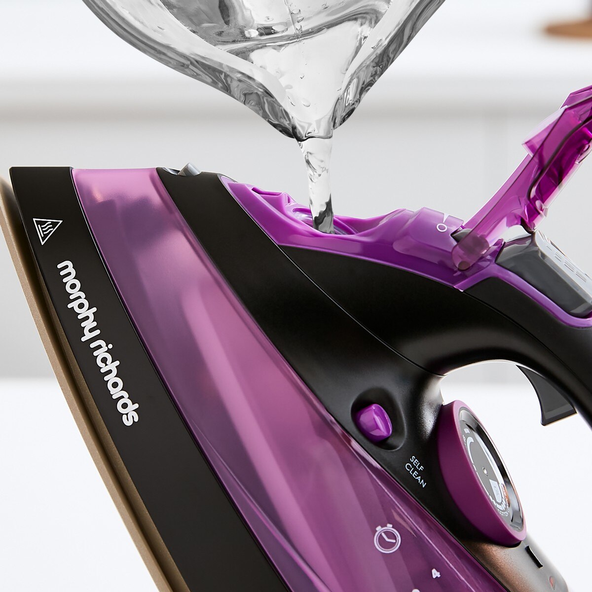 Ferro a Vapor Morphy Richards Turbosteam 303140 de 2800 W Jato a Vapor 170g/min e Base Cerâmica - Preto e Roxo Preto / Púrpura-5