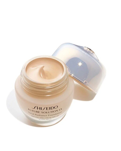 Base de Maquilhagem Future Solution LX Total Radiance SPF 15+ - 30 ml Golden 3-1