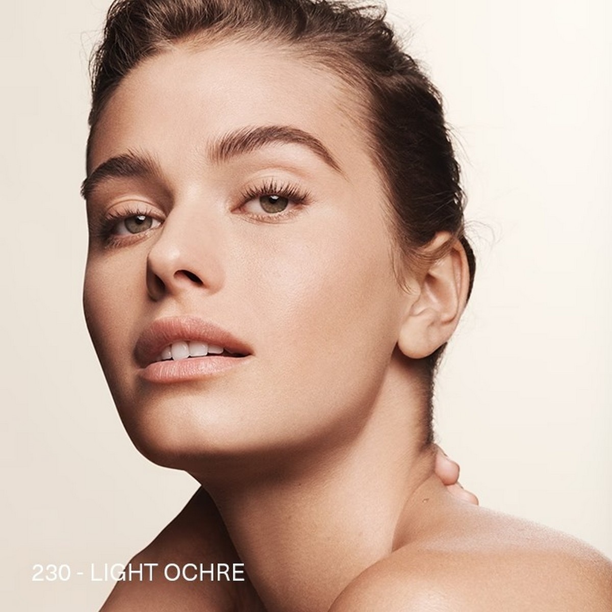 The Soft Fluid Long Wear Foundation SPF20 30 ml 230 Light Ochre-3