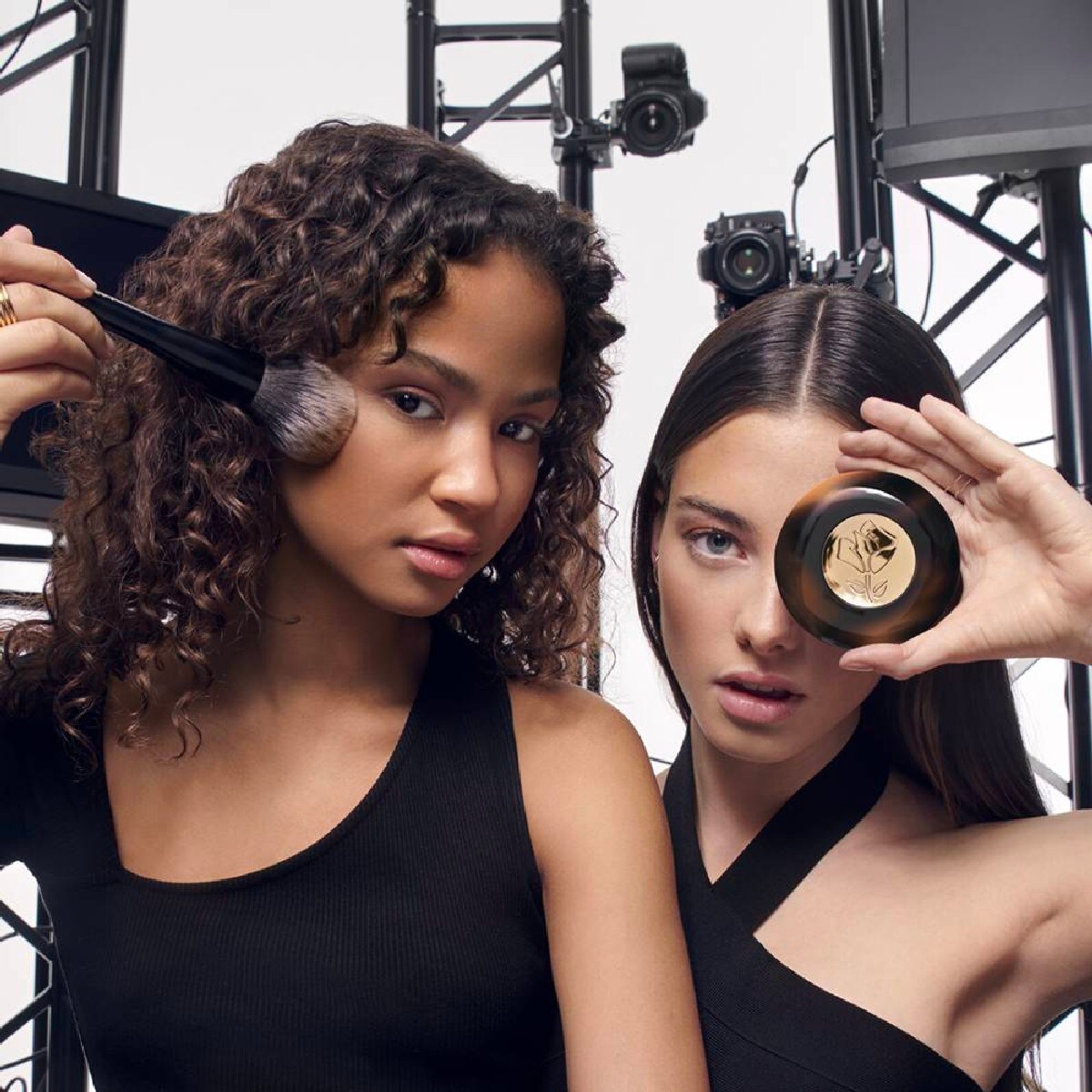 Teint Idole Ultra Wear C.E. Skin Transforming Highlighter Iluminador 3