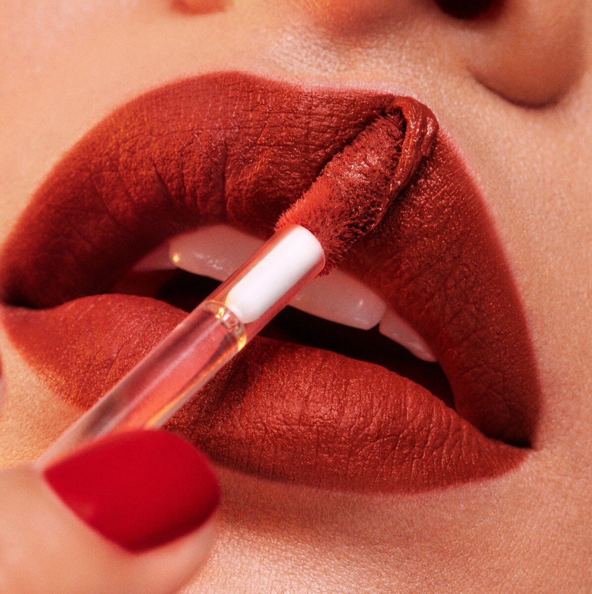 Batom Pure Color Whipped Matte Lip Color with Moringa Butter - 9 ml 935 Shock Me-3