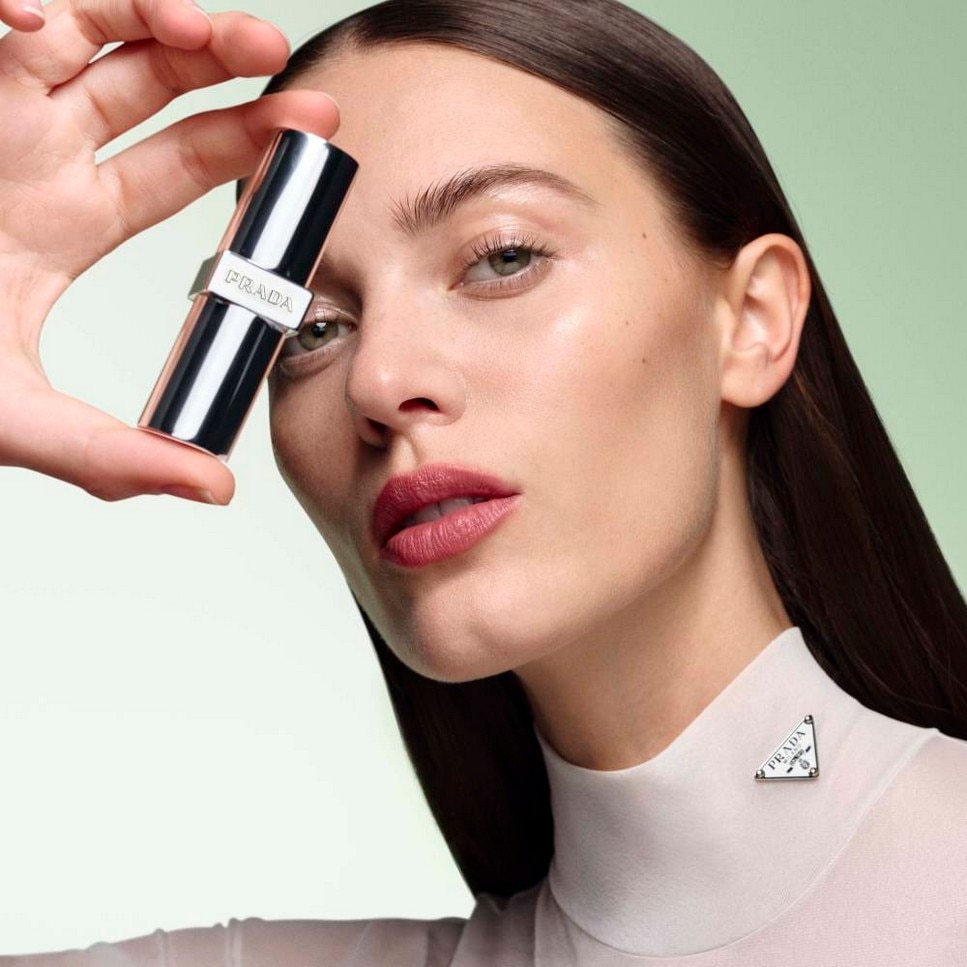 Batom Monochrome Soft Matte Prada Beauty B06 DRAGON-4