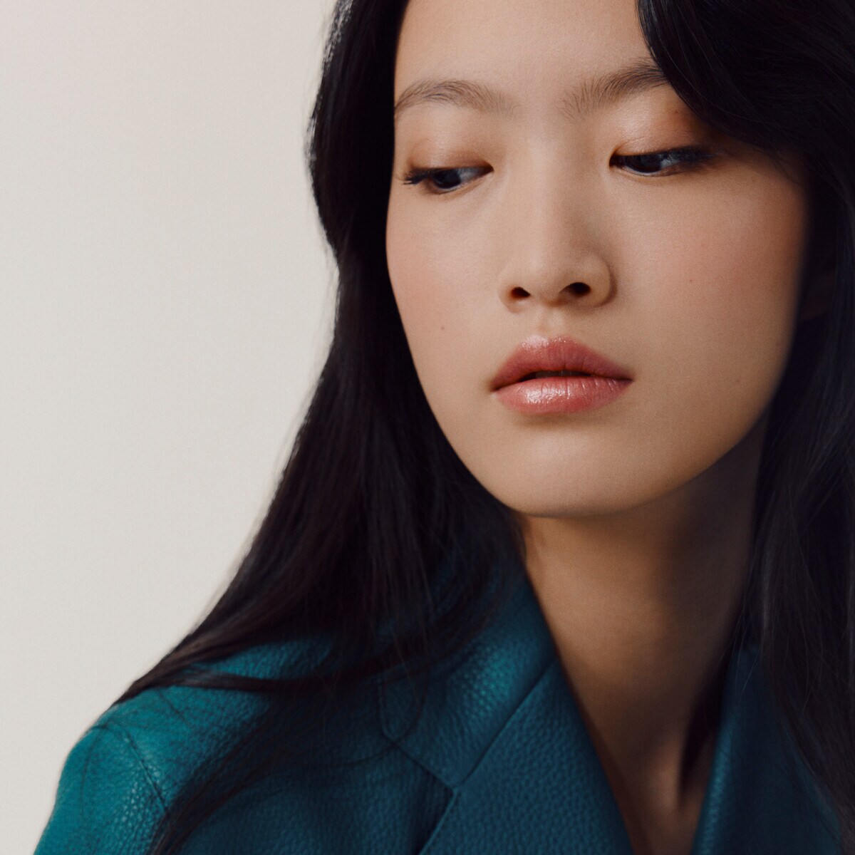 Batom Brilhante Silky Rouge Hermès 04 Beige Halo-5