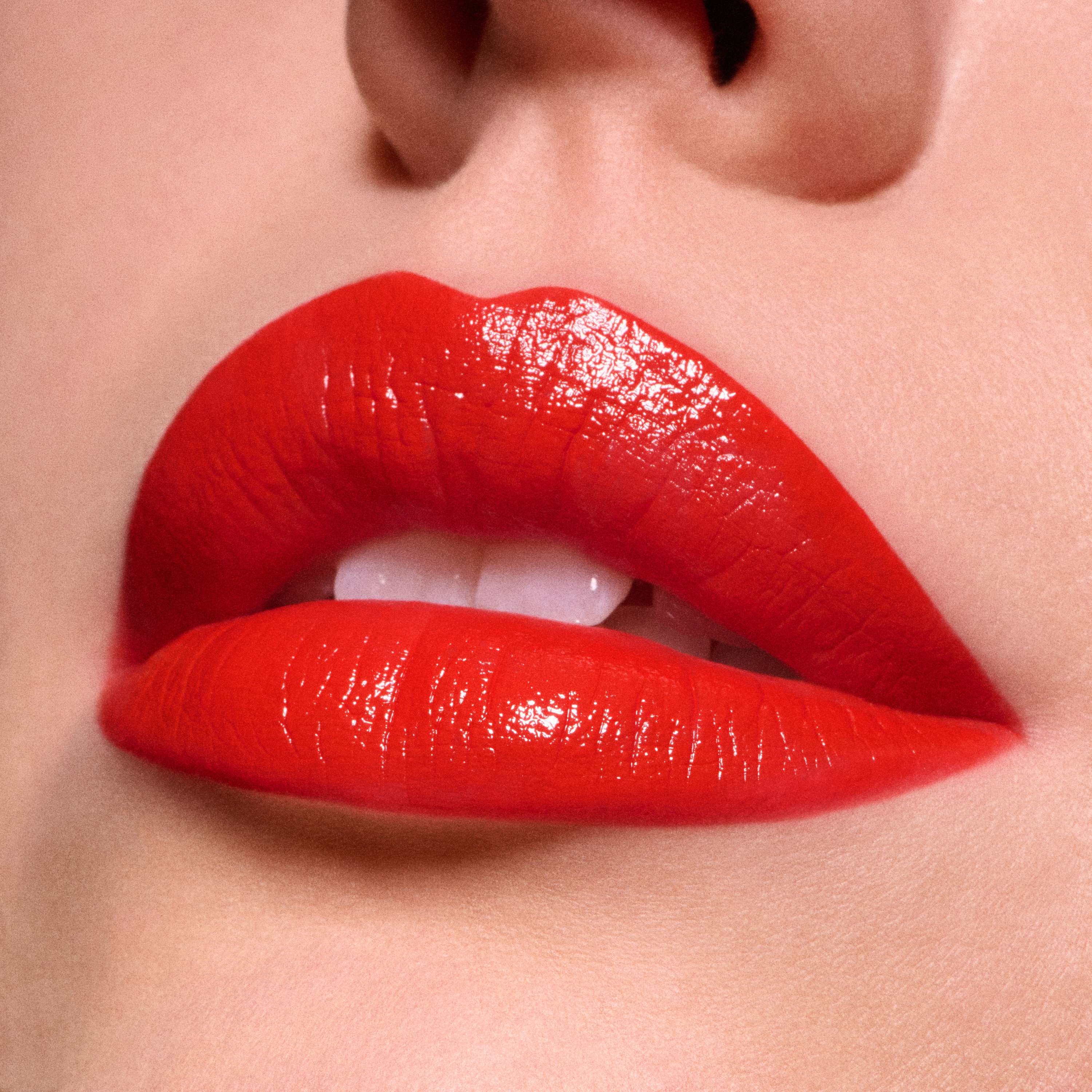 Batom Satinada Holiday UNEXPECTED RED-3