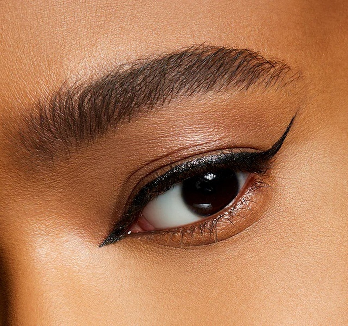Delineador Brushstroke 24-hour Liner - 0,67 g BrushBlack-3