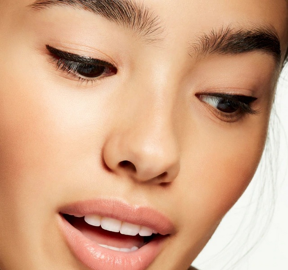 Delineador Brushstroke 24-hour Liner - 0,67 g BrushBlack-4