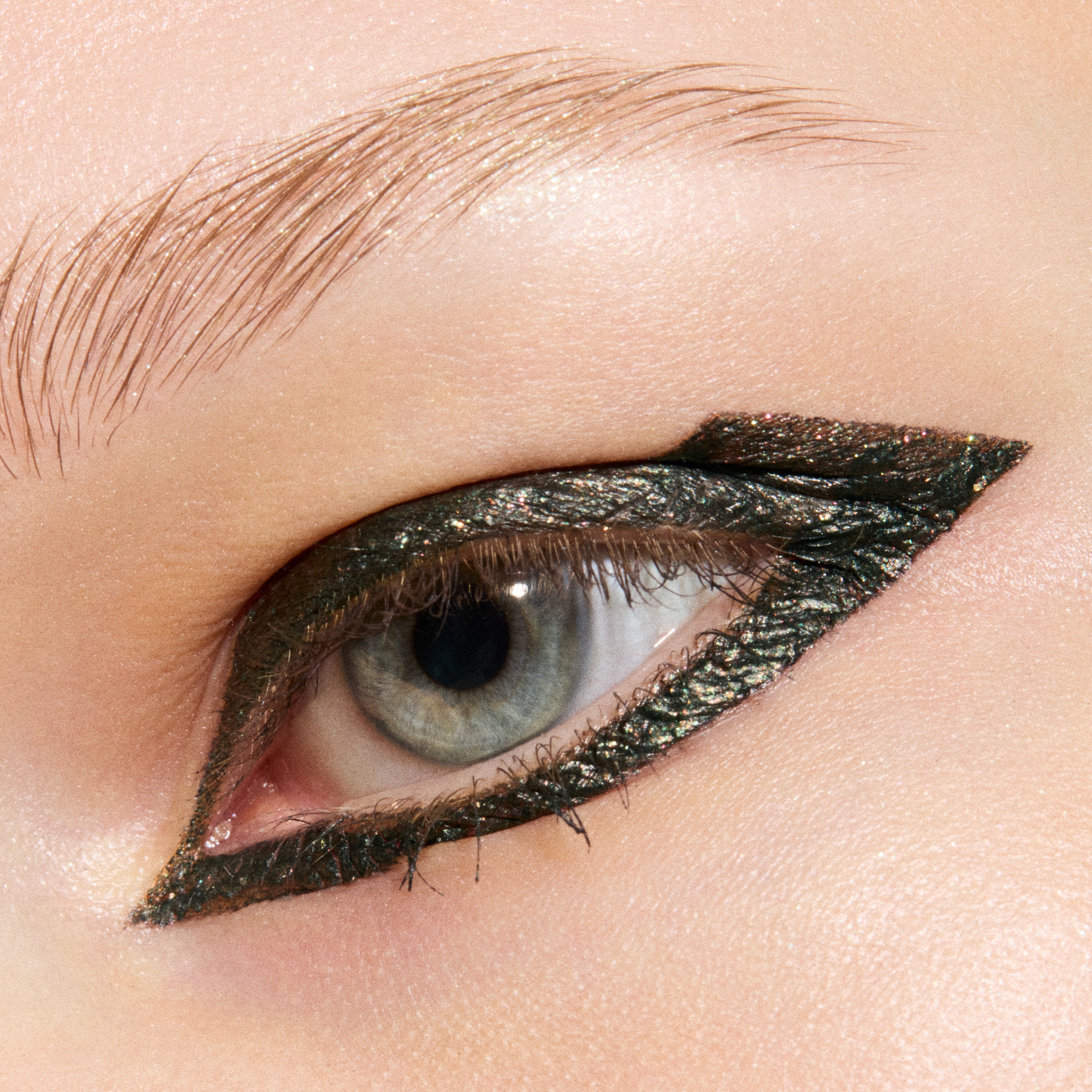 Prismatica Liquid Eye Liner 2