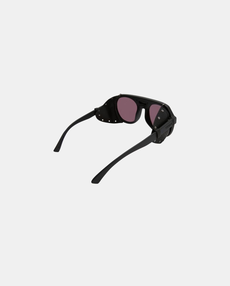 Óculos de sol com armação em preto baço com lentes polarizadas em cinza/rosa espelhadas. 6