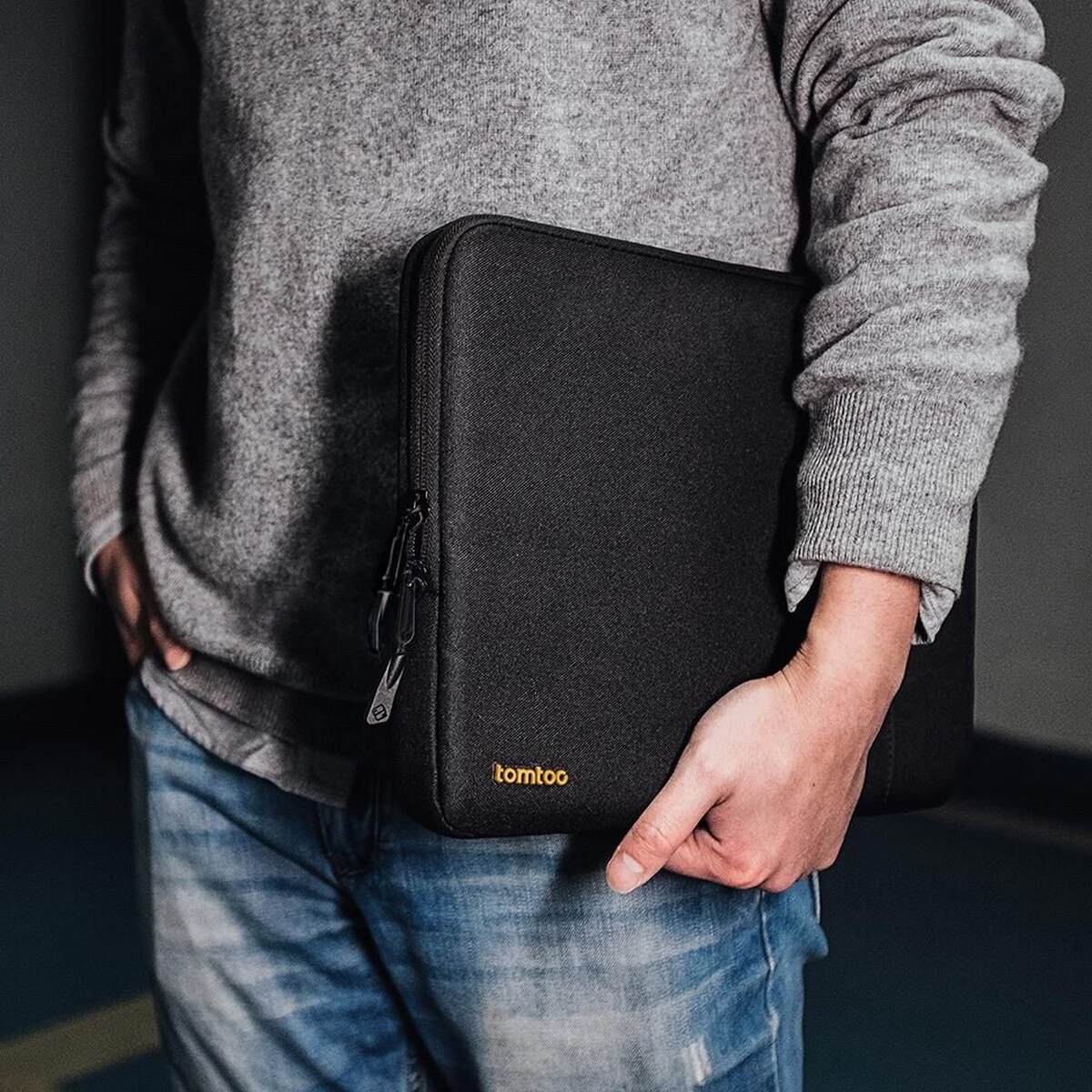 Bolsa Tomtoc Defender para MacBook Air / Pro 13" - Preto 8