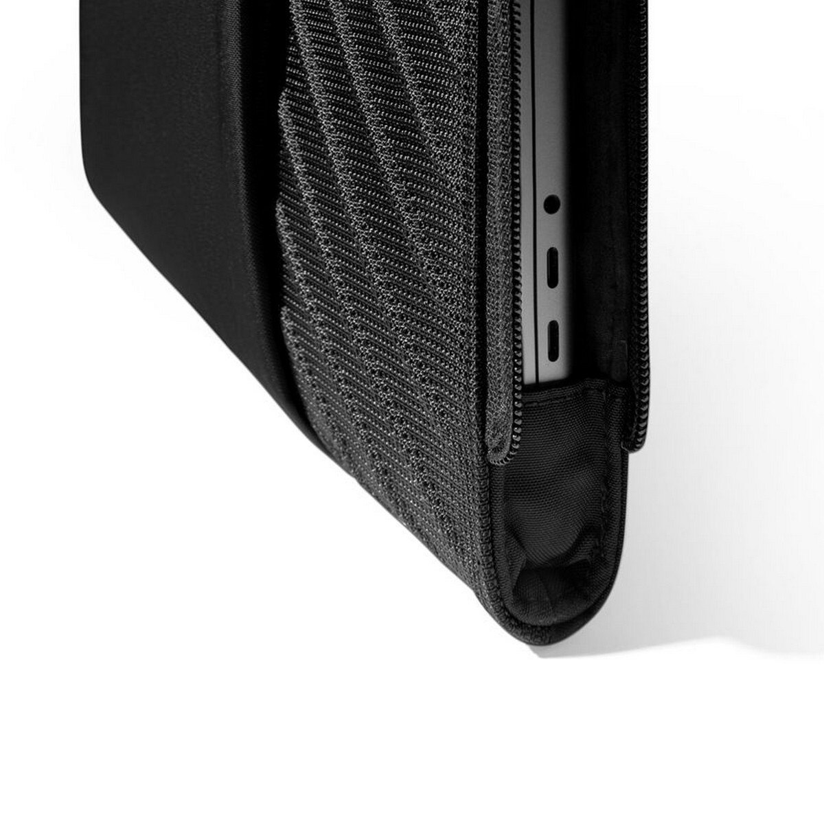 Bolsa Tomtoc Voyage para MacBook Pro 14" - Preto 5