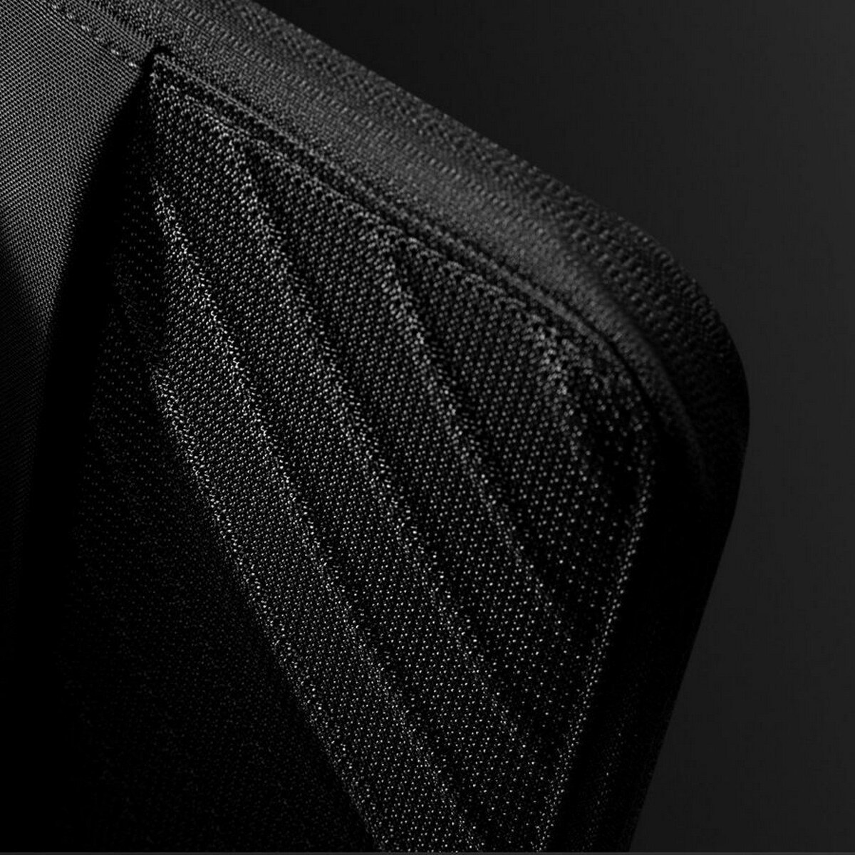 Bolsa Tomtoc Voyage para MacBook Pro 14" - Preto 6