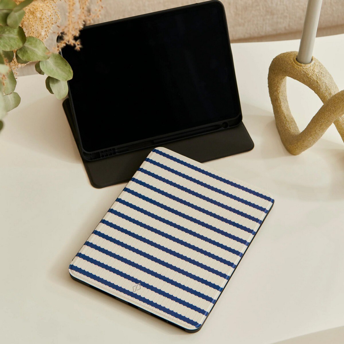 Capa Burga para iPad Pro 13 - Old Money 7