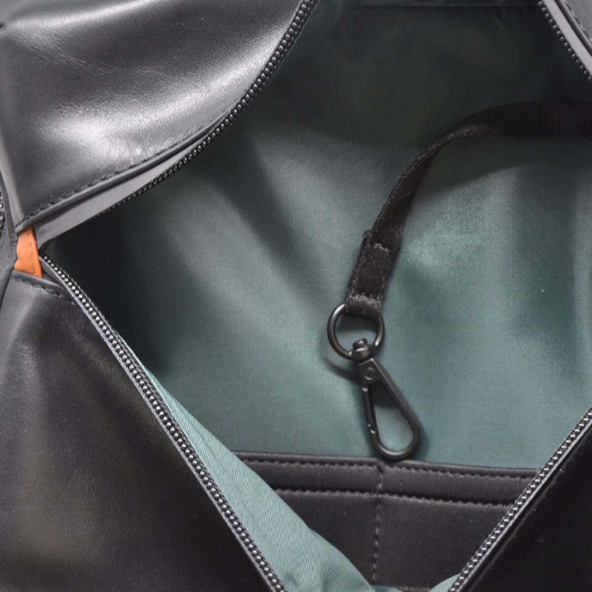 Mochila em Pele Genuína MP Bristol C250002 em Preto Preto-2