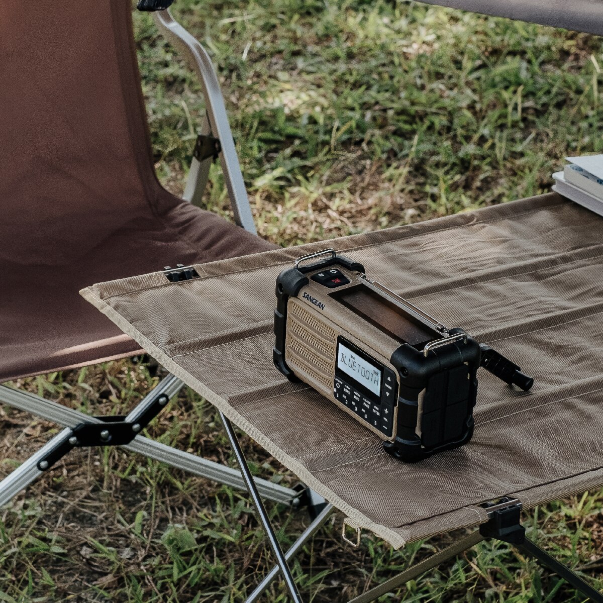 Rádio de Emergência Sangean MMR-99 Recarregável, com Sintonização Digital Múltipla, AM, FM, Bluetooth, Aux. - Laranja Deserto Laranja / Bege-8