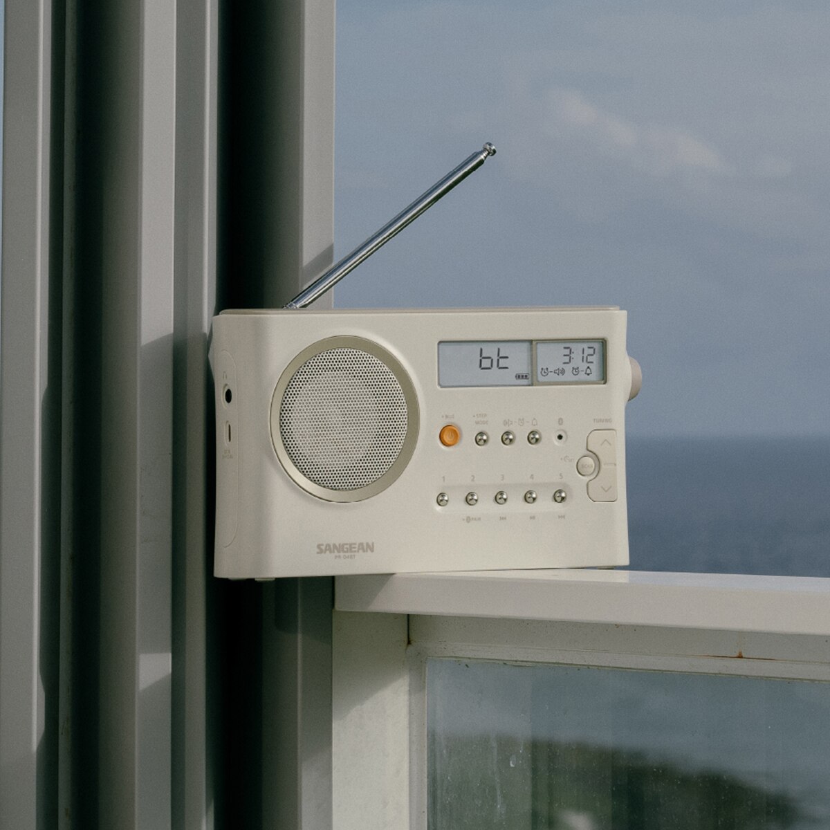 Rádio Portátil Sangean PR-D4BT, AM/FM e Bluetooth Creme-5