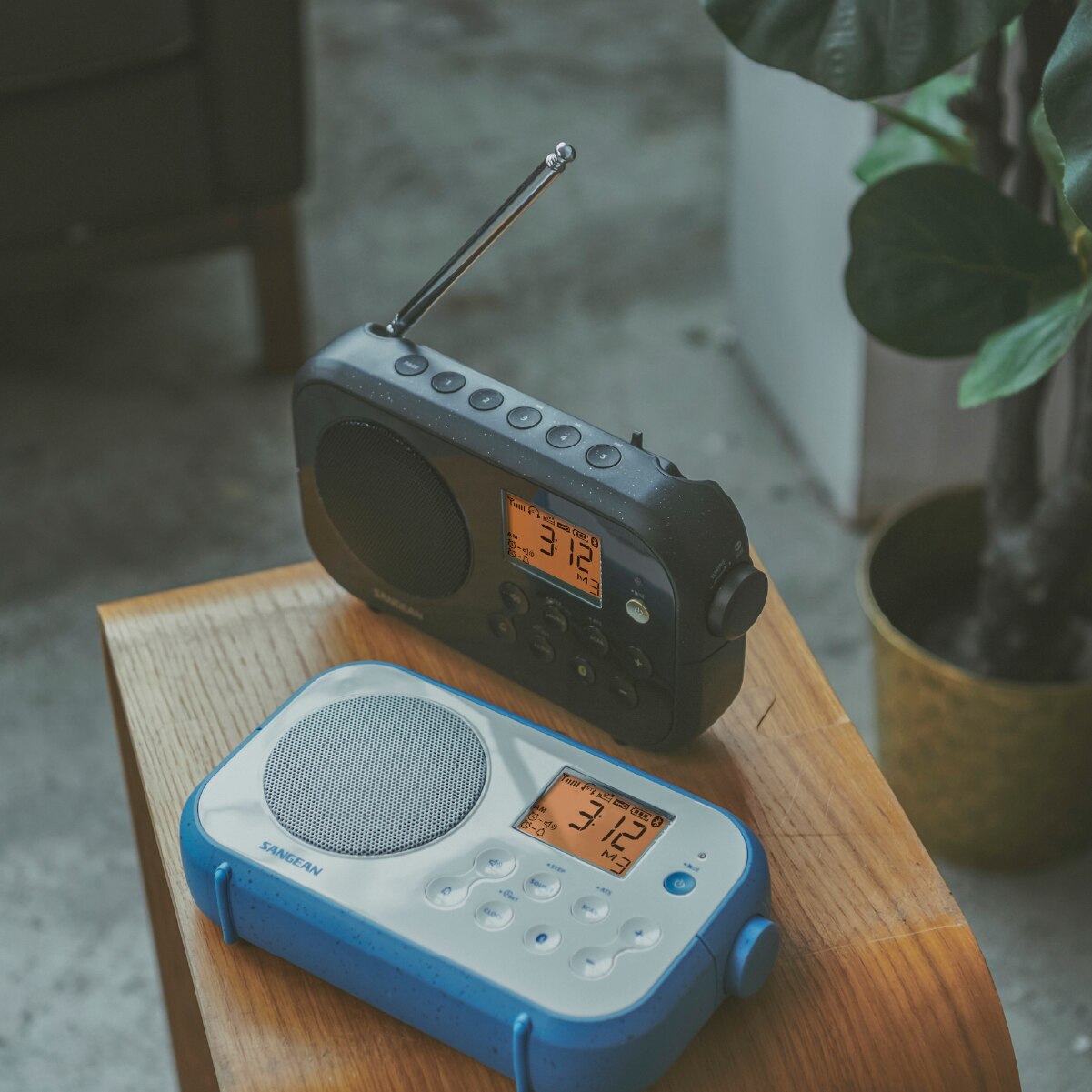 Rádio Digital Portátil Sangean PR-D12 AM, FM, Bluetooth - Branco e Azul Branco / Azul-8