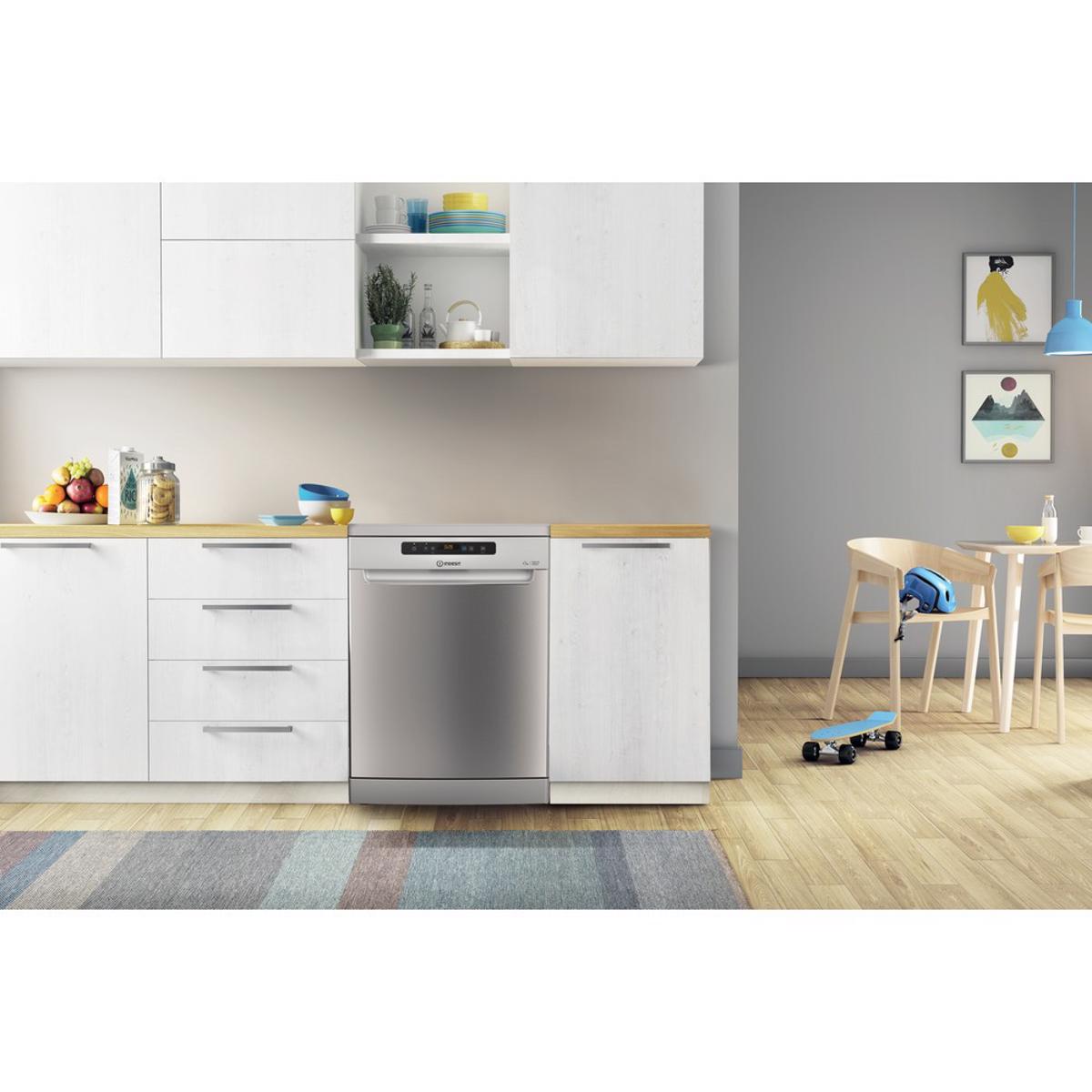 Recondicionado - Grade A - Máquina de Lavar Loiça Indesit DFO 3T133 A F X de 14 Talheres, 3ª Bandeja e de 60 cm - Inox Inox-4