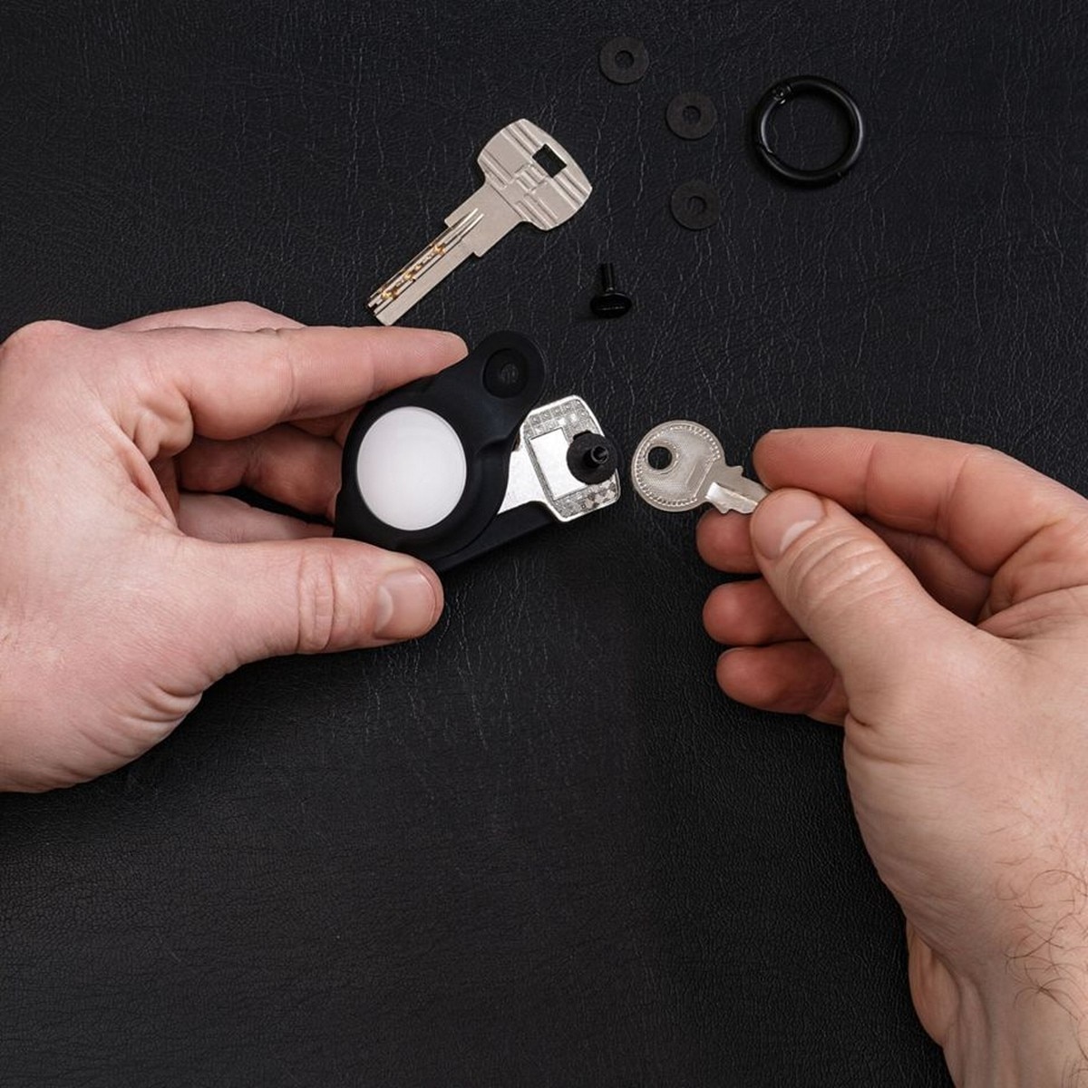 Porta-Chaves KeySmart AirTag Flex - Preto 4