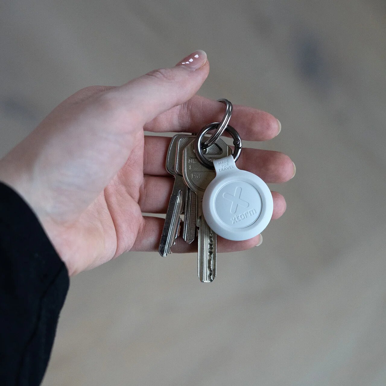Porta-Chaves TravelTag Xtorm XTAG2GA10 para Android e iPhone, Resistente à Água – Cinzento Claro Branco cinza-3