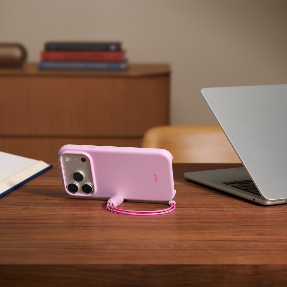 Capa Apple Kickstand da Beats com MagSafe e Controlo da Câmara para iPhone 17 Pro - Rosa Seixo Rosa Quartzo-3