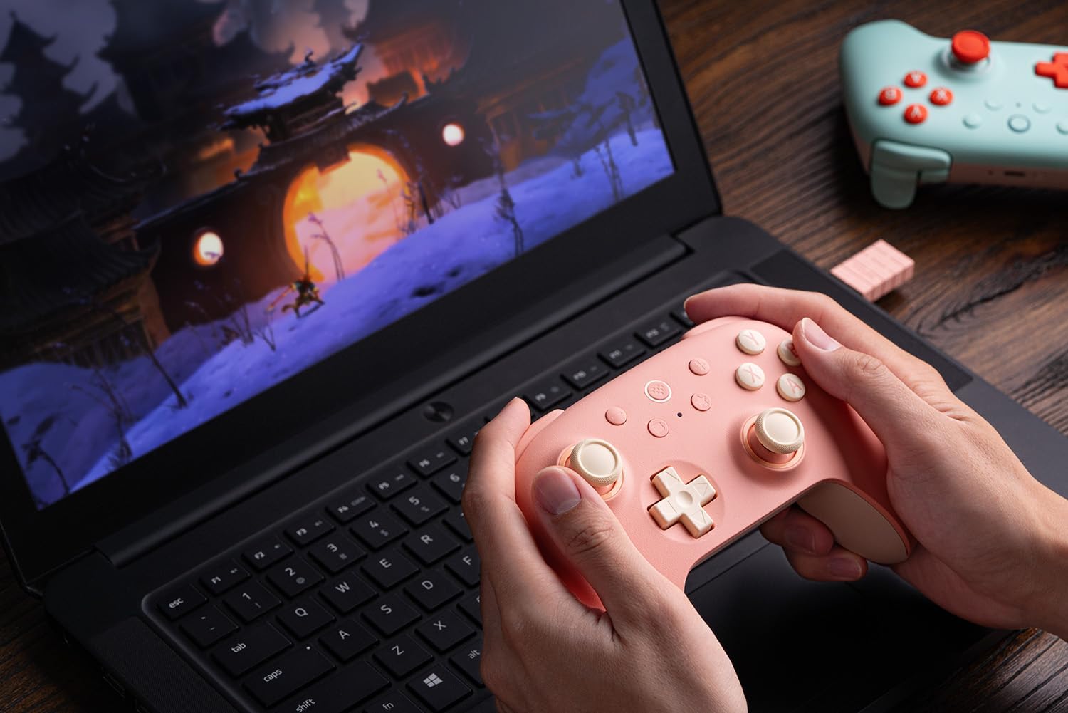 Comando S/ Fios 2.4G BT 8BITDO Ultimate 2C PAD Pêssego 5