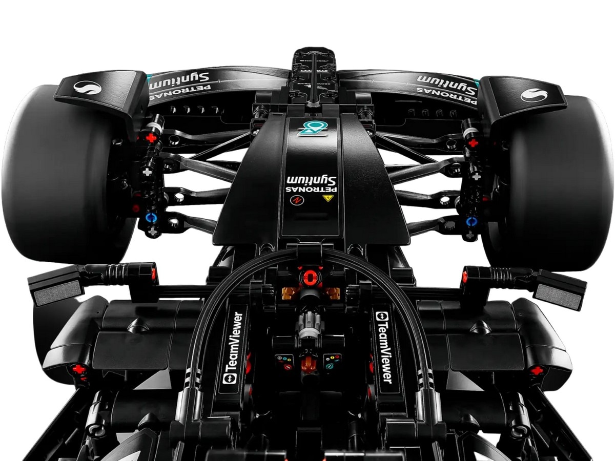 Mercedes-AMG F1 W14 E Performance Lego Technic 7