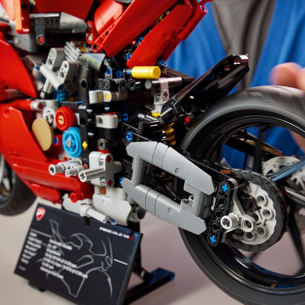 Ducati Panigale V4 S Lego Technic 5