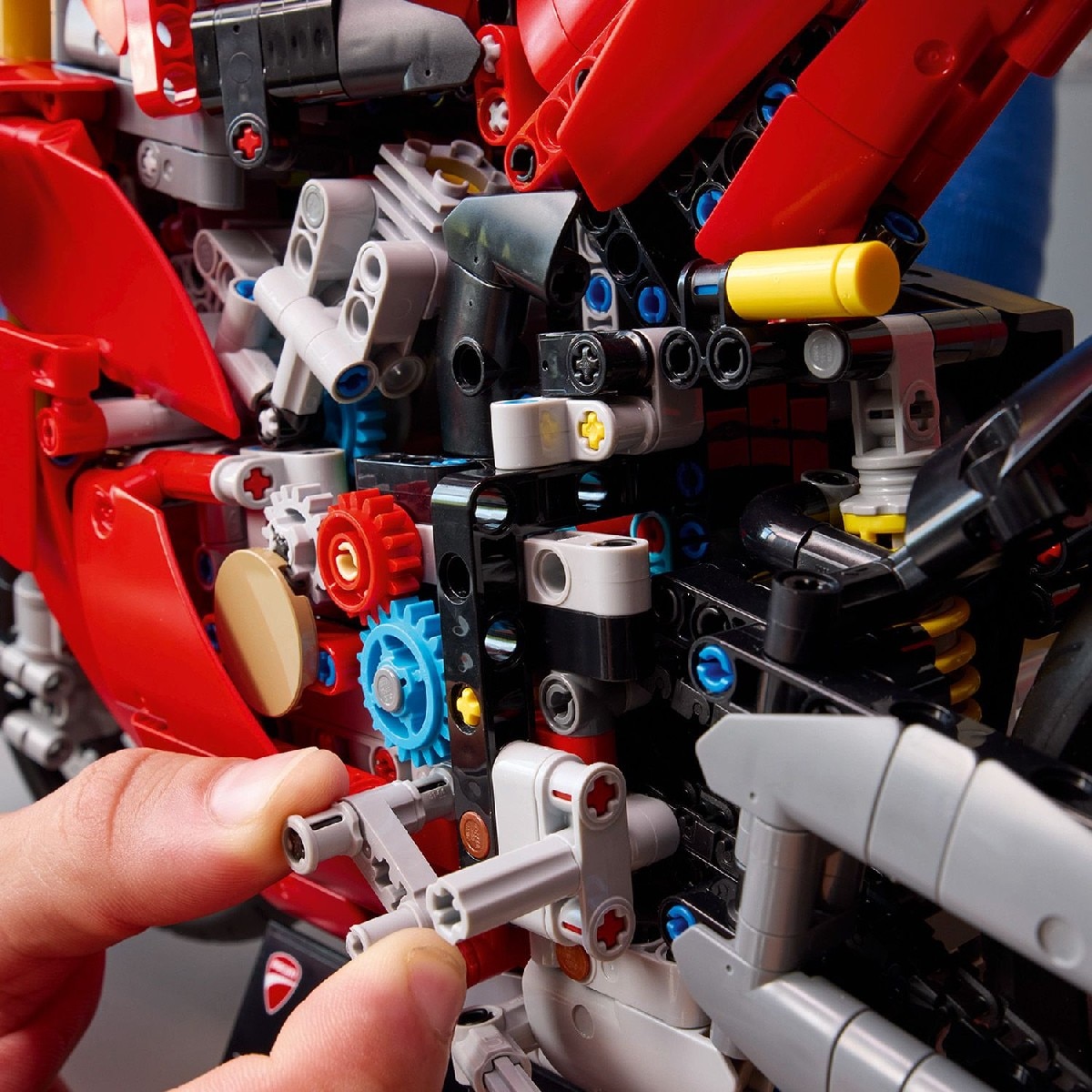 Ducati Panigale V4 S Lego Technic 6