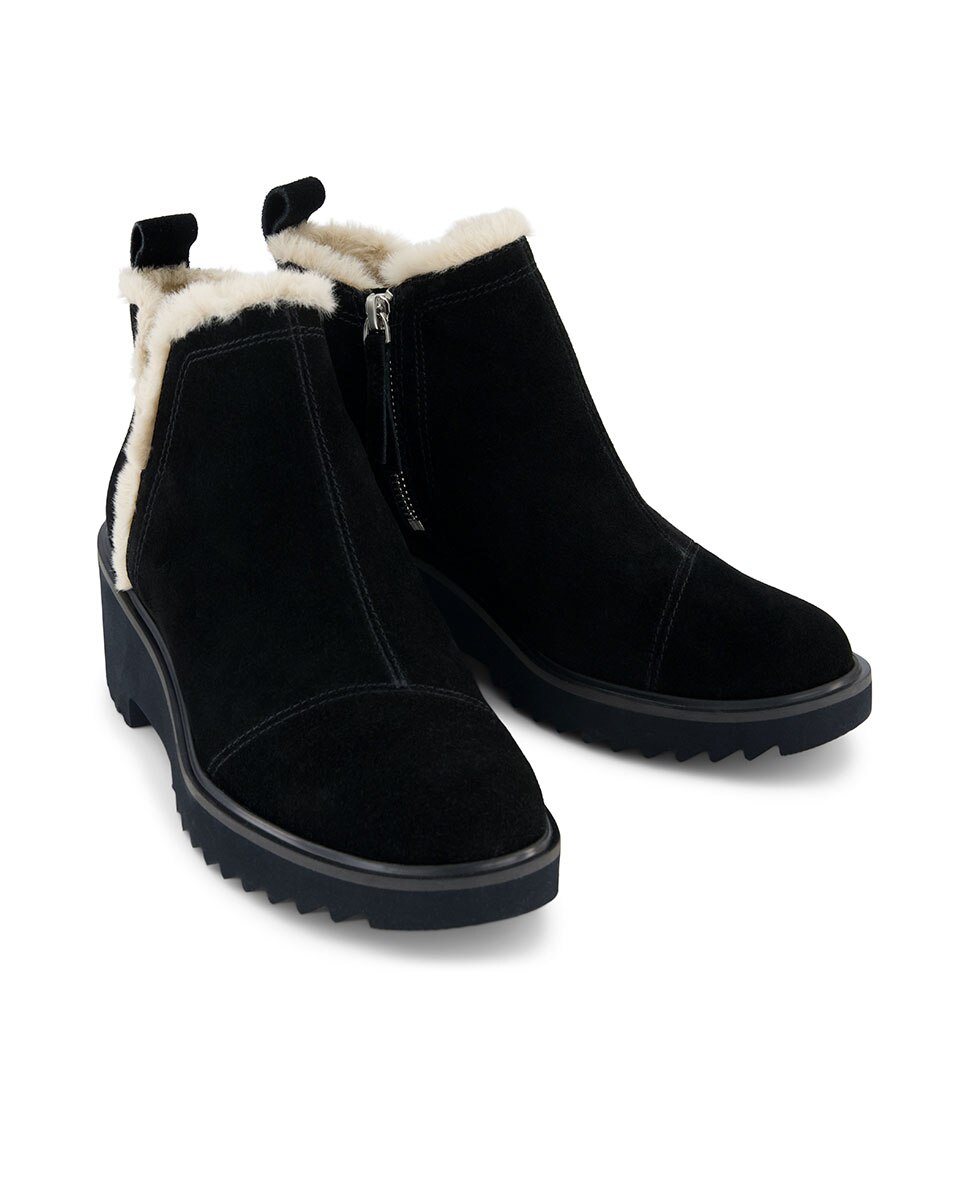Botins Maude com Cunha de Camurça e Pelo Preto-2