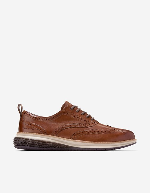 Imagem 0 de Sapatos de Cordões Confecionados em Couro com Detalhes Brogue Clássicos