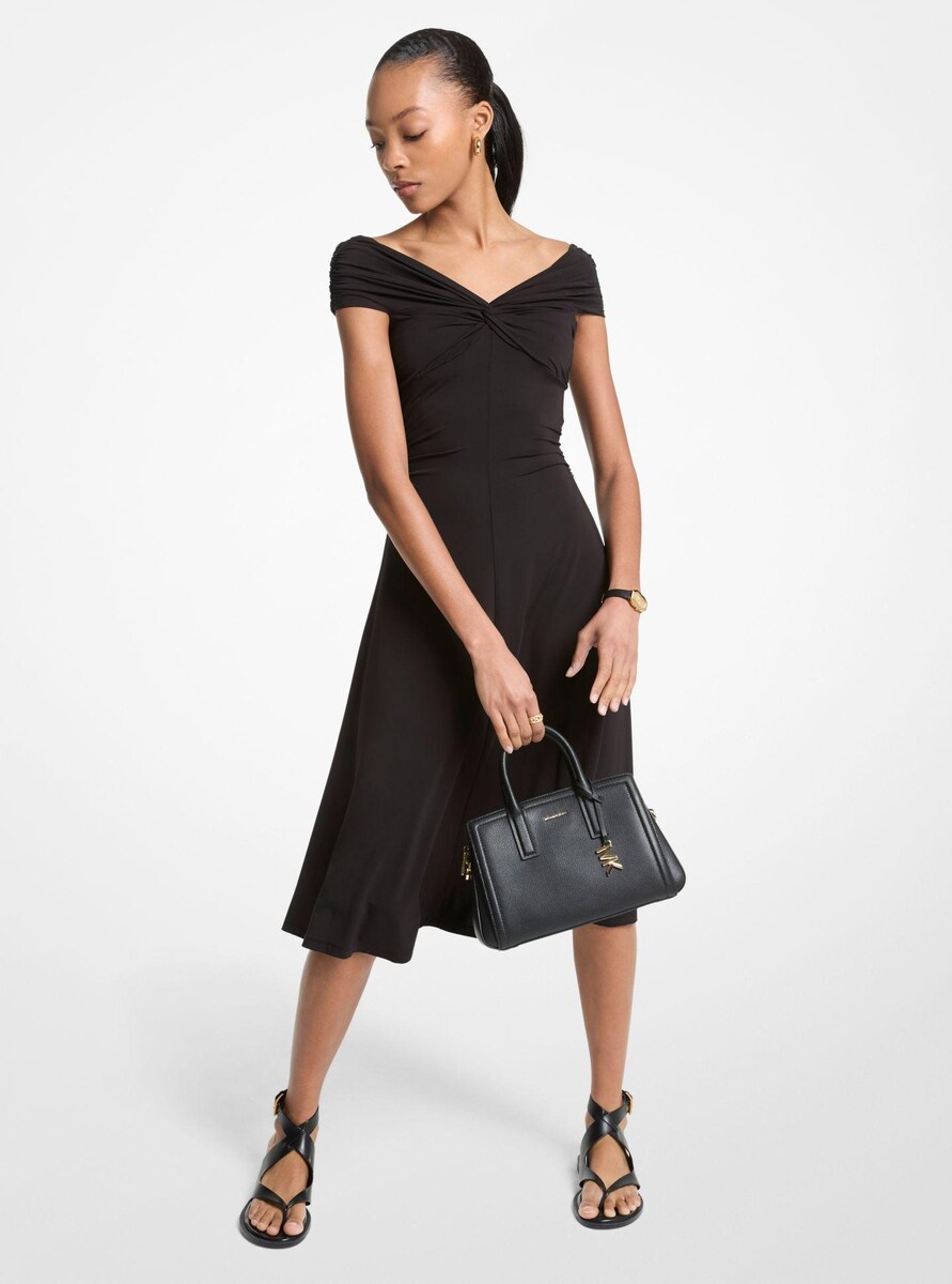 Vestido Midi Elástico com Saia Evasé Preto-1