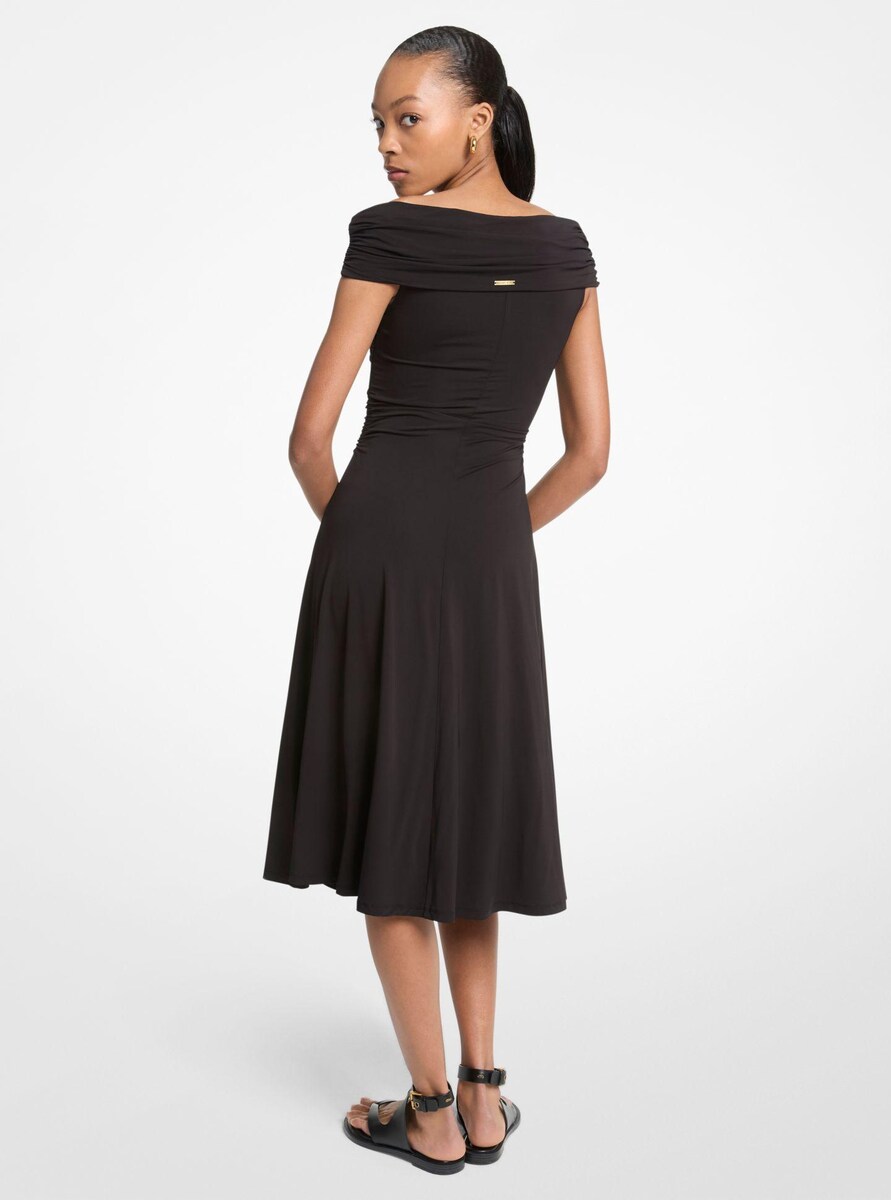 Vestido Midi Elástico com Saia Evasé Preto-2