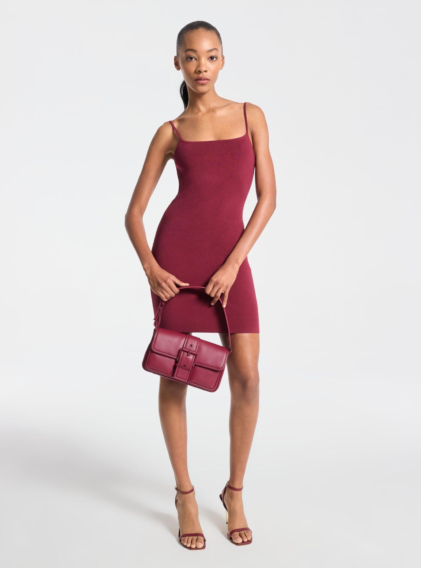 Imagem 0 de Vestido Curto de Malha Elástica