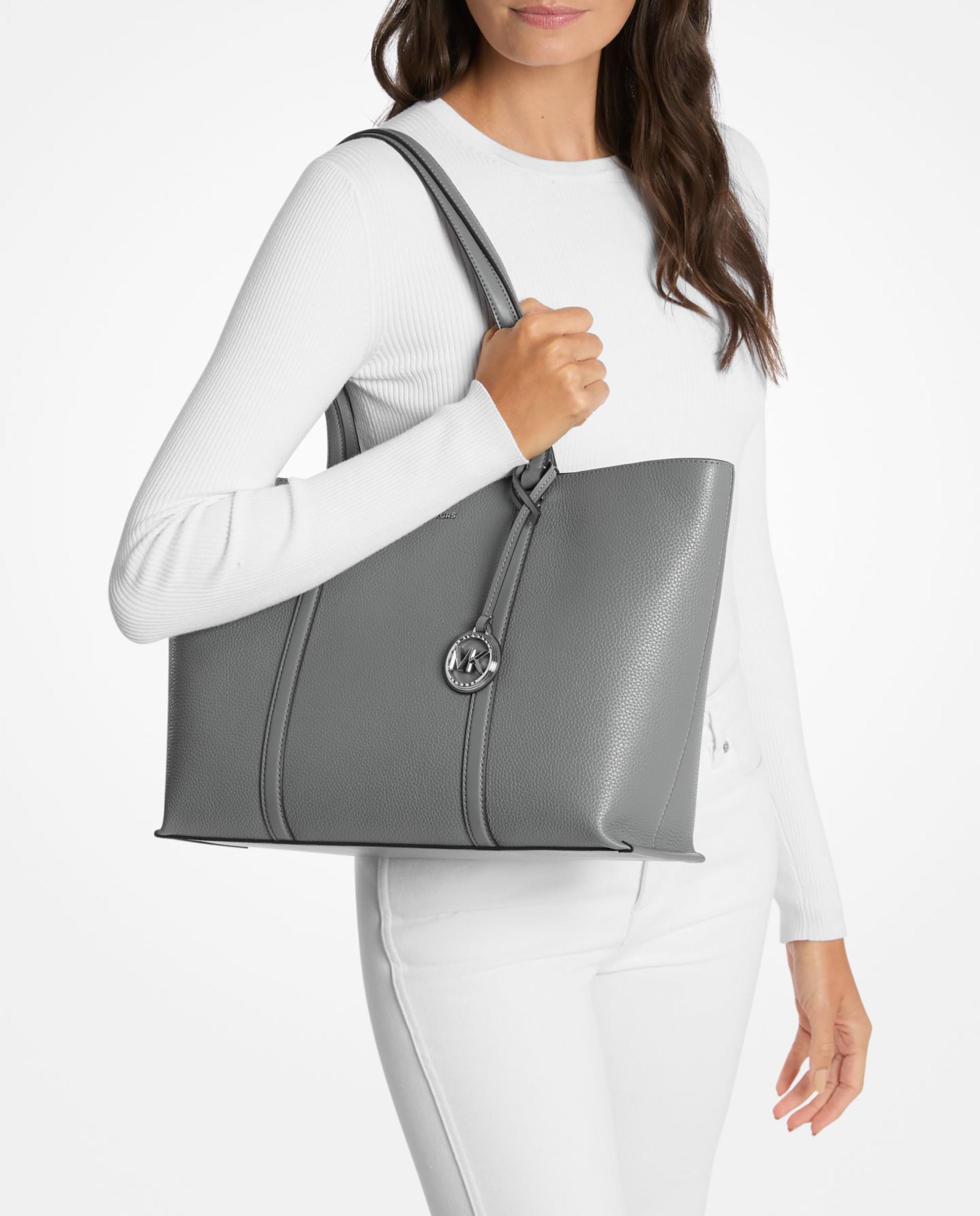 Mala Shopper Tote Temple Grande de Pele Granulada Cinzento-claro-3