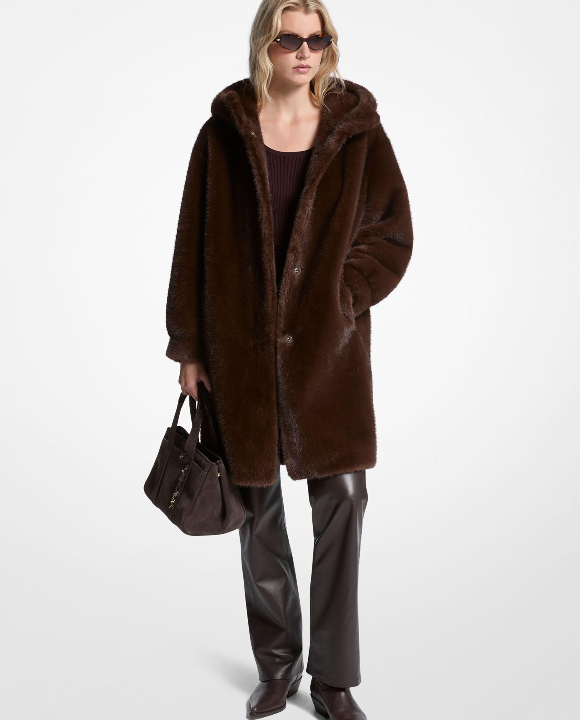 Imagem 0 de Sobretudo em Pelo Sintético com Fecho de Molas