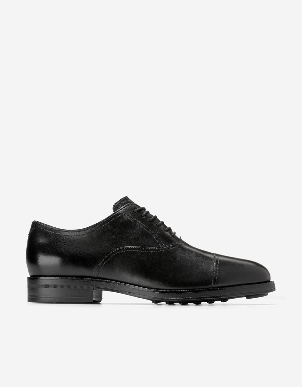 Imagem 0 de Sapatos de Cordões de Estilo Clássico Confecionados em Pele