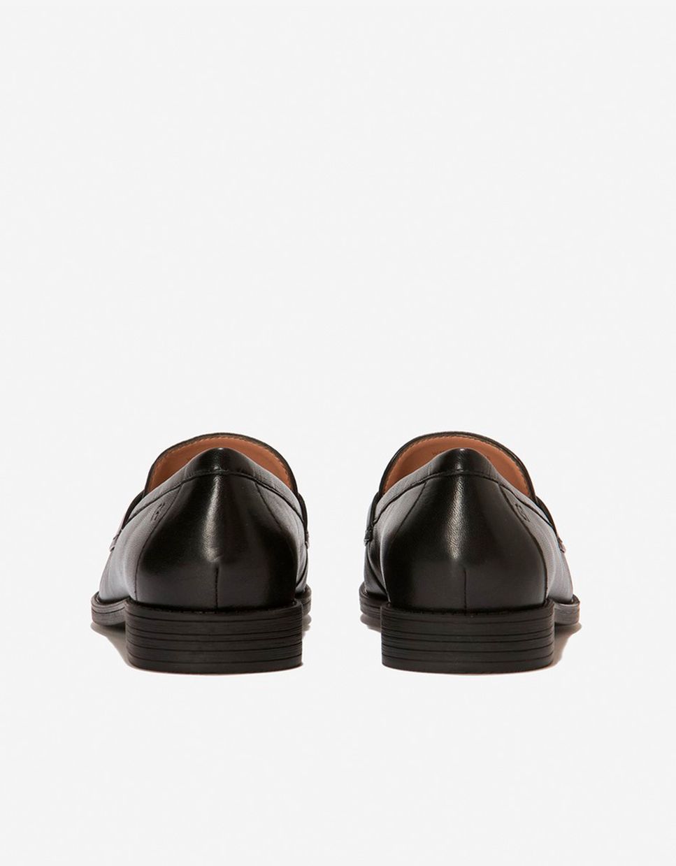 Mocassins Rasos Confecionados em Pele Preto-3