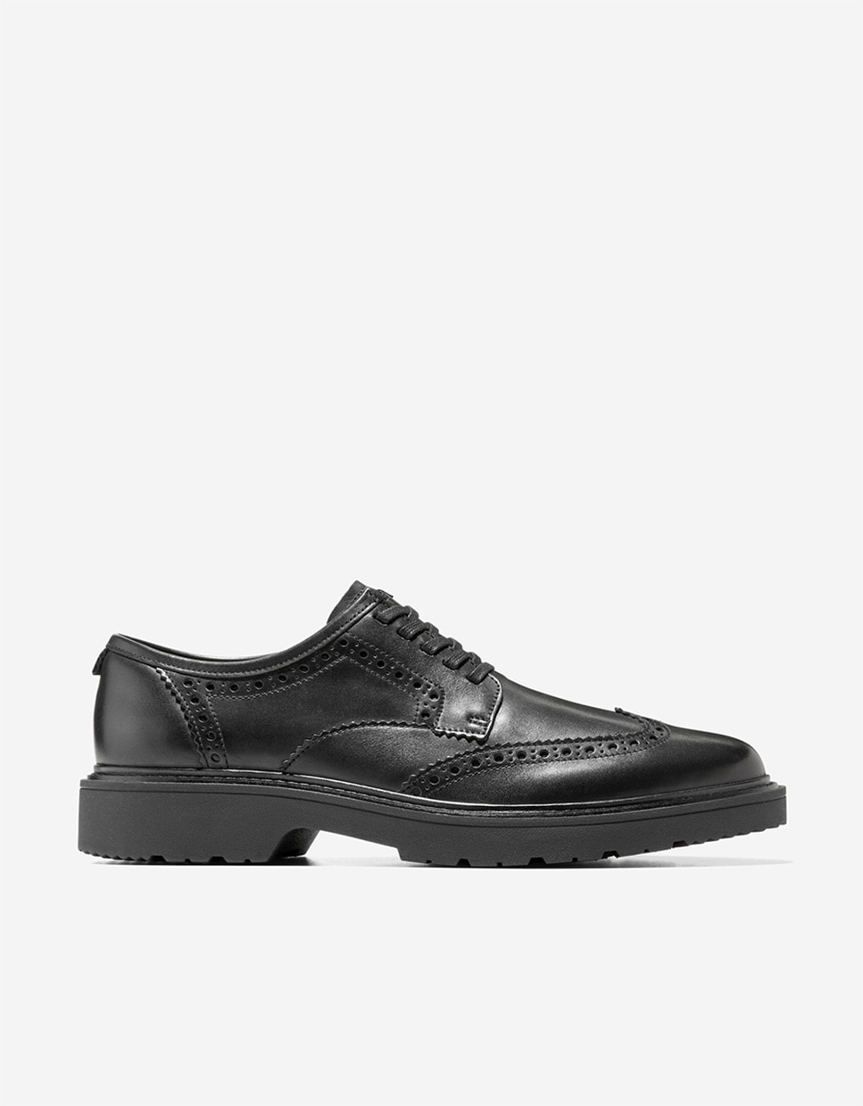 Imagem 0 de Sapatos Oxford Confecionados em Pele com Detalhes Brogue