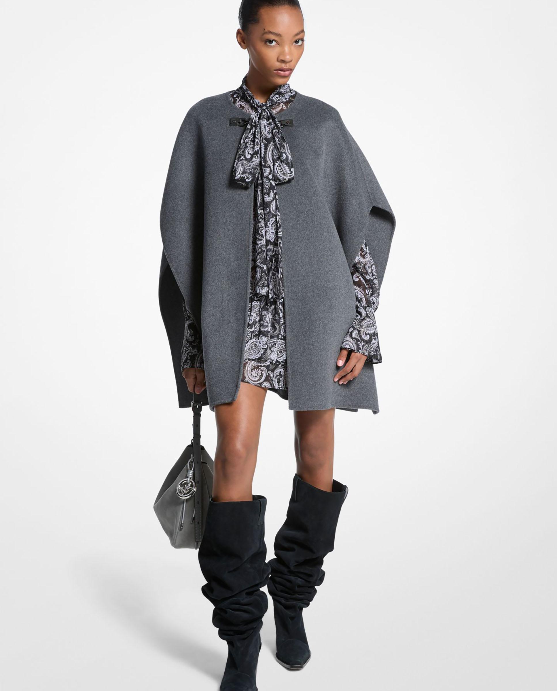 Imagem 0 de Capa Curta de Lã com Fecho de Molas