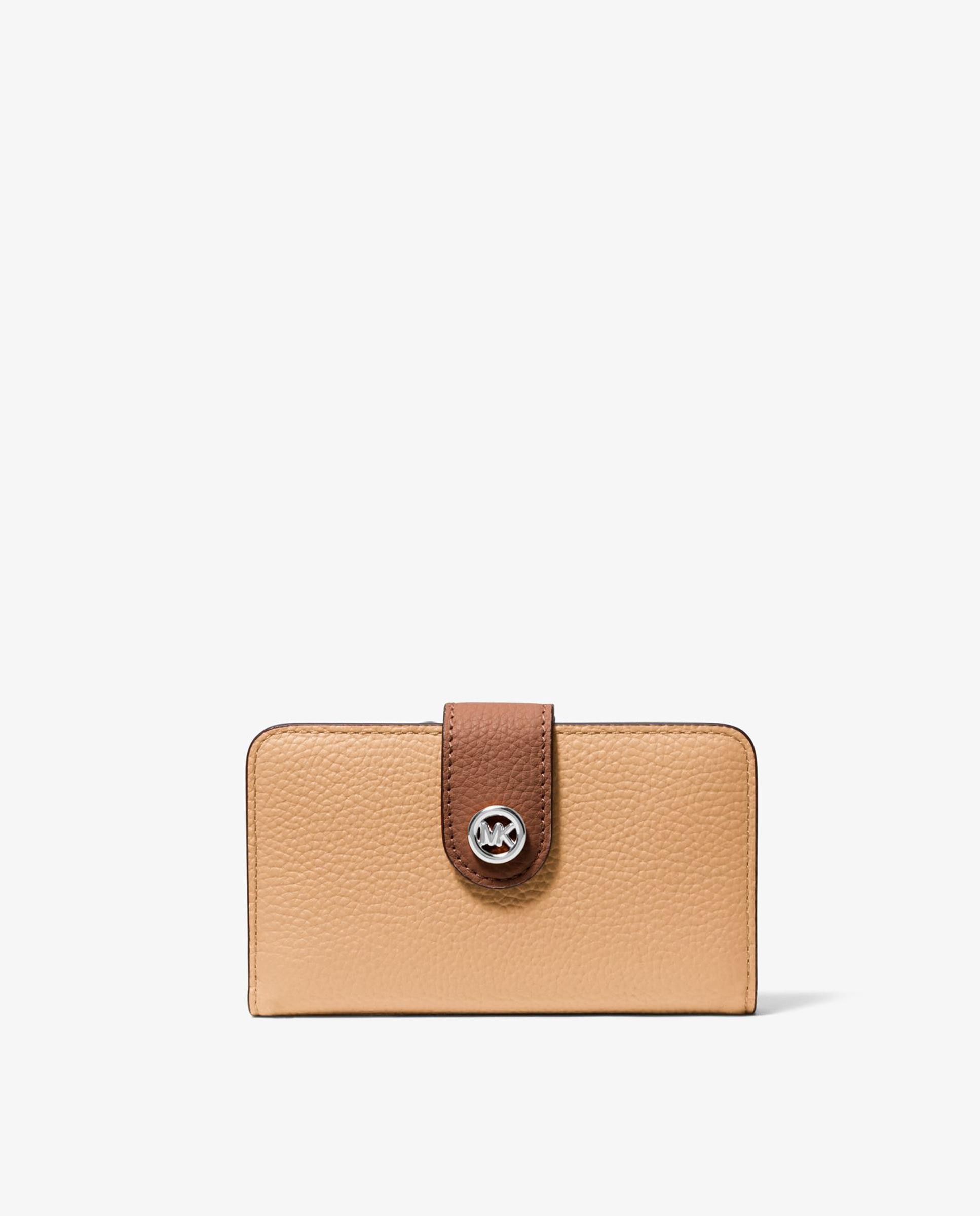 Imagem 0 de Carteira Média de Pele Granulada com Adorno Mk Curvo