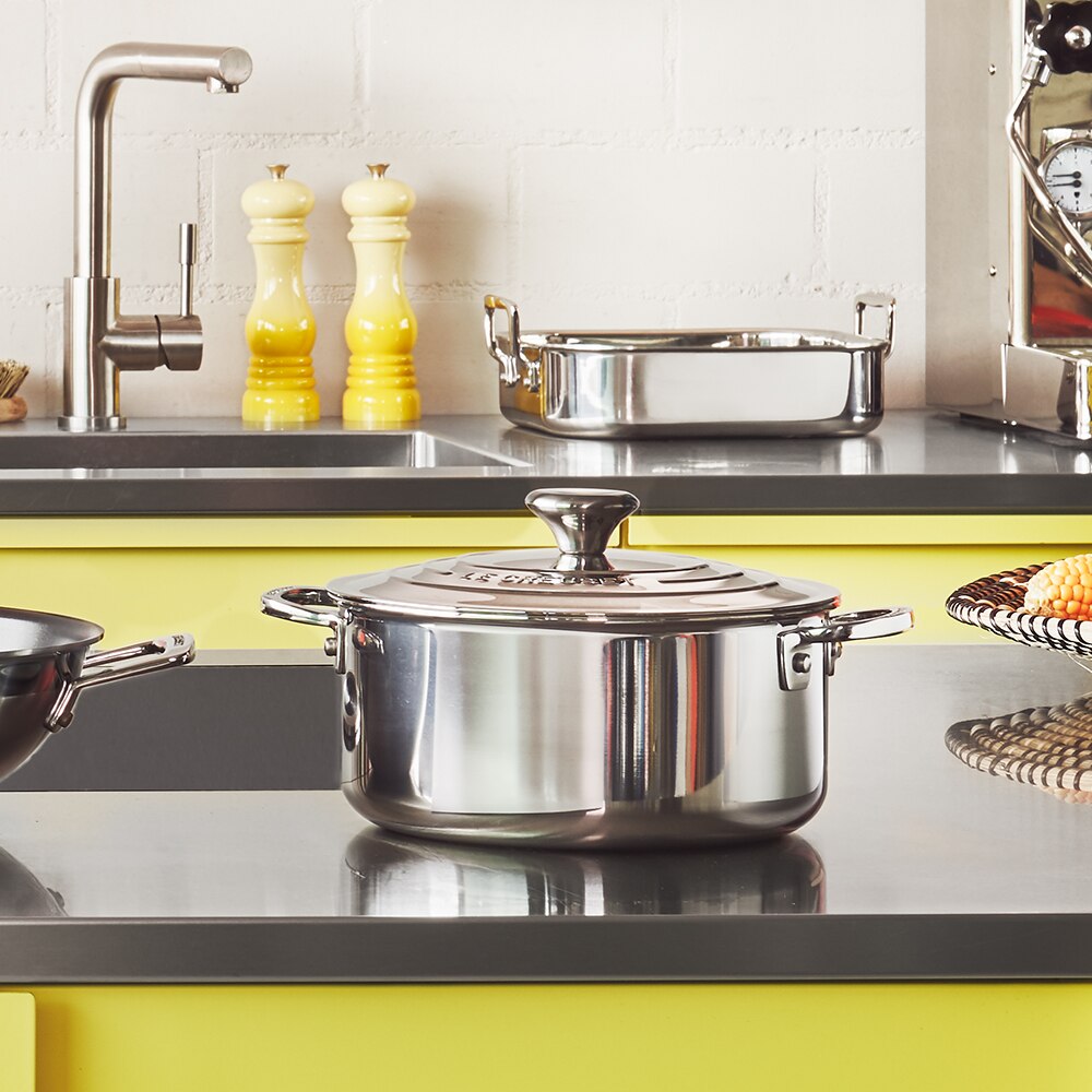 Caçarola baixa com tampa de aço inoxidável signature Le Creuset Cinzento-3