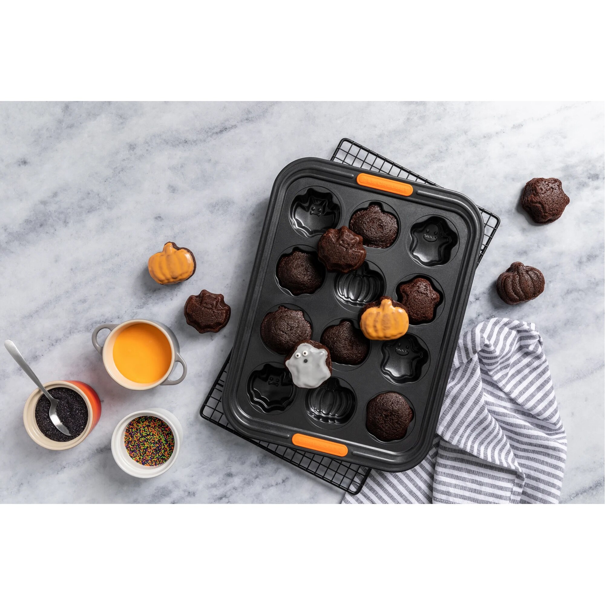 Molde para 12 biscoitos Halloween Le Creuset Preto-4