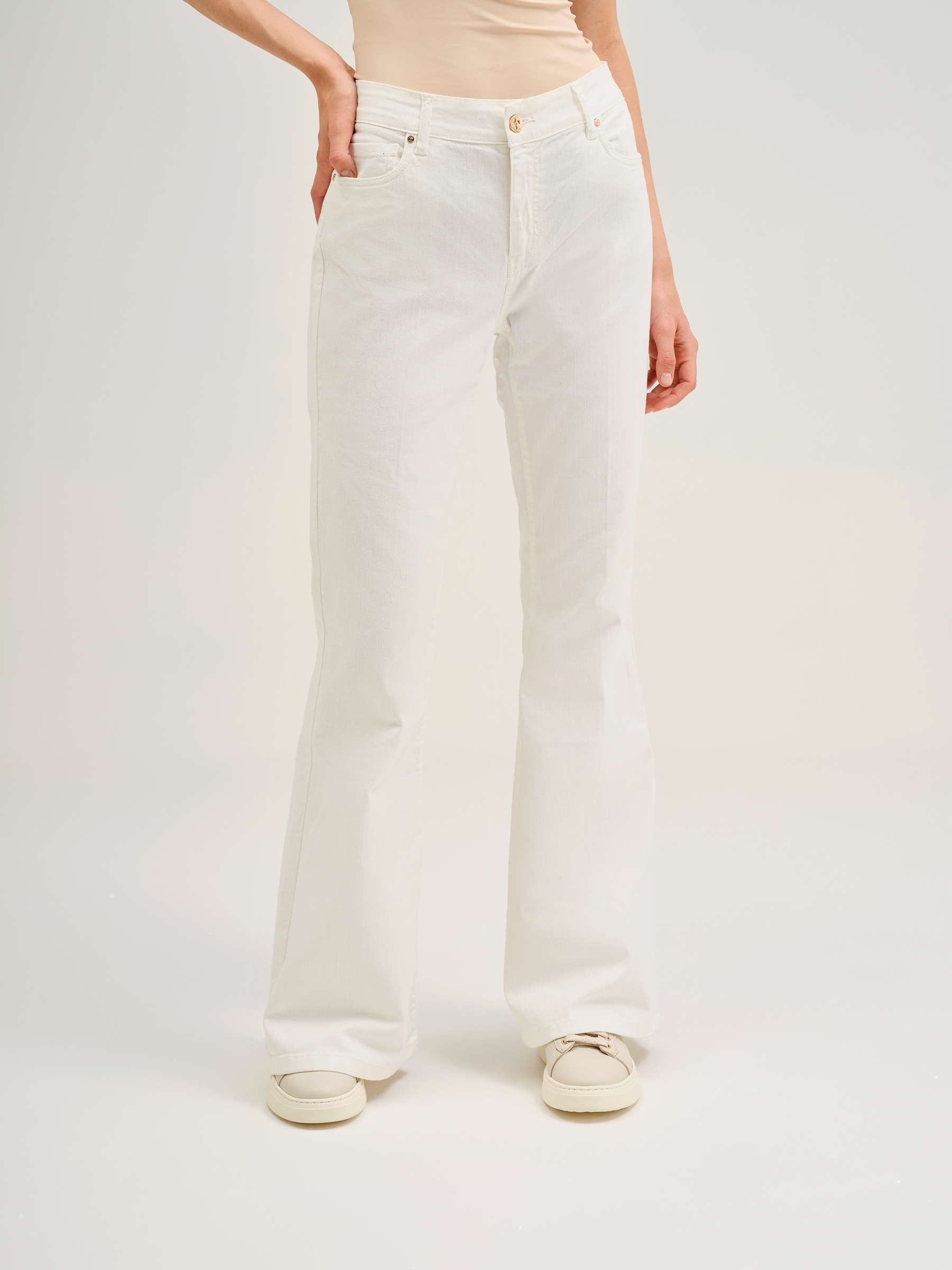 Imagem 0 de Calça de Sarja à Boca de Sino