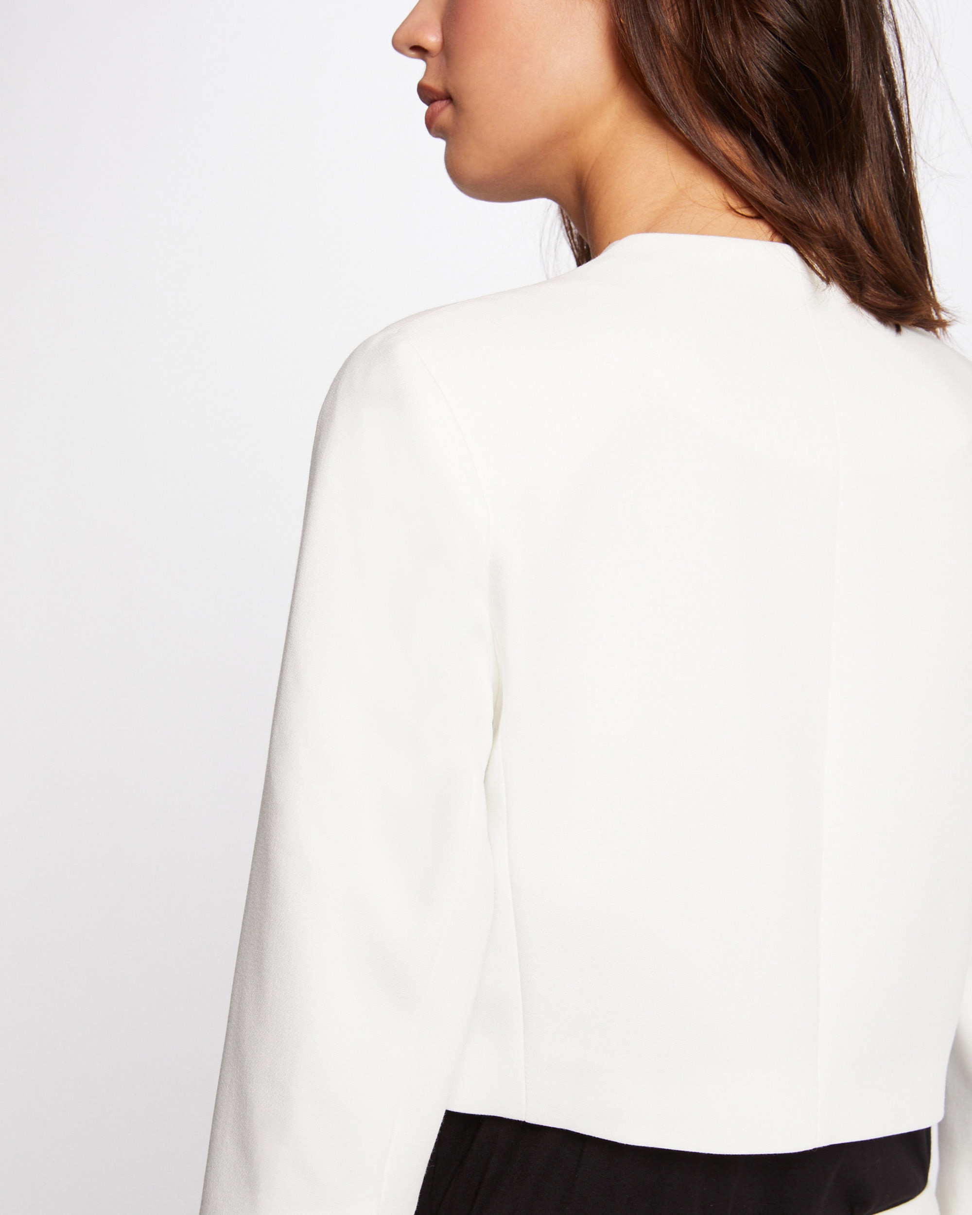 Bolero em Tecido Liso com Manga 3/4 Branco-5