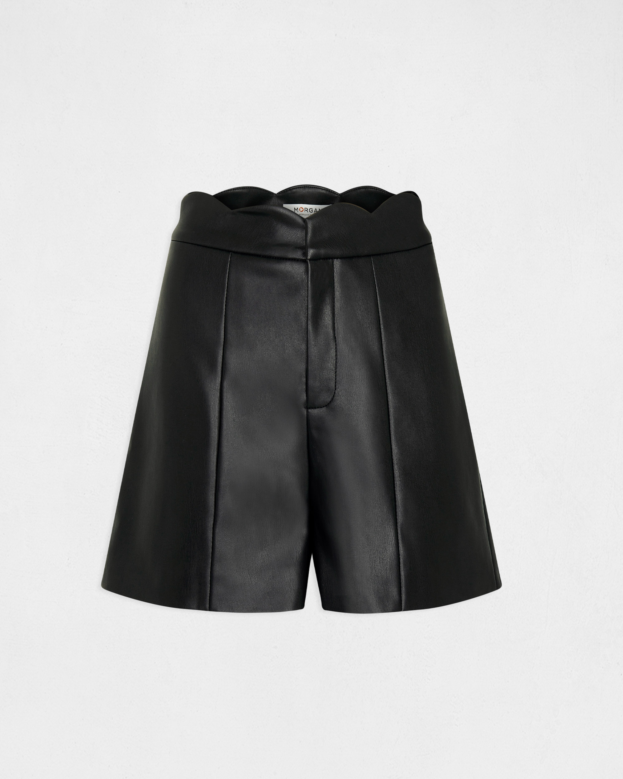 Shorts com Corte a Direito Efeito Couro Preto-4