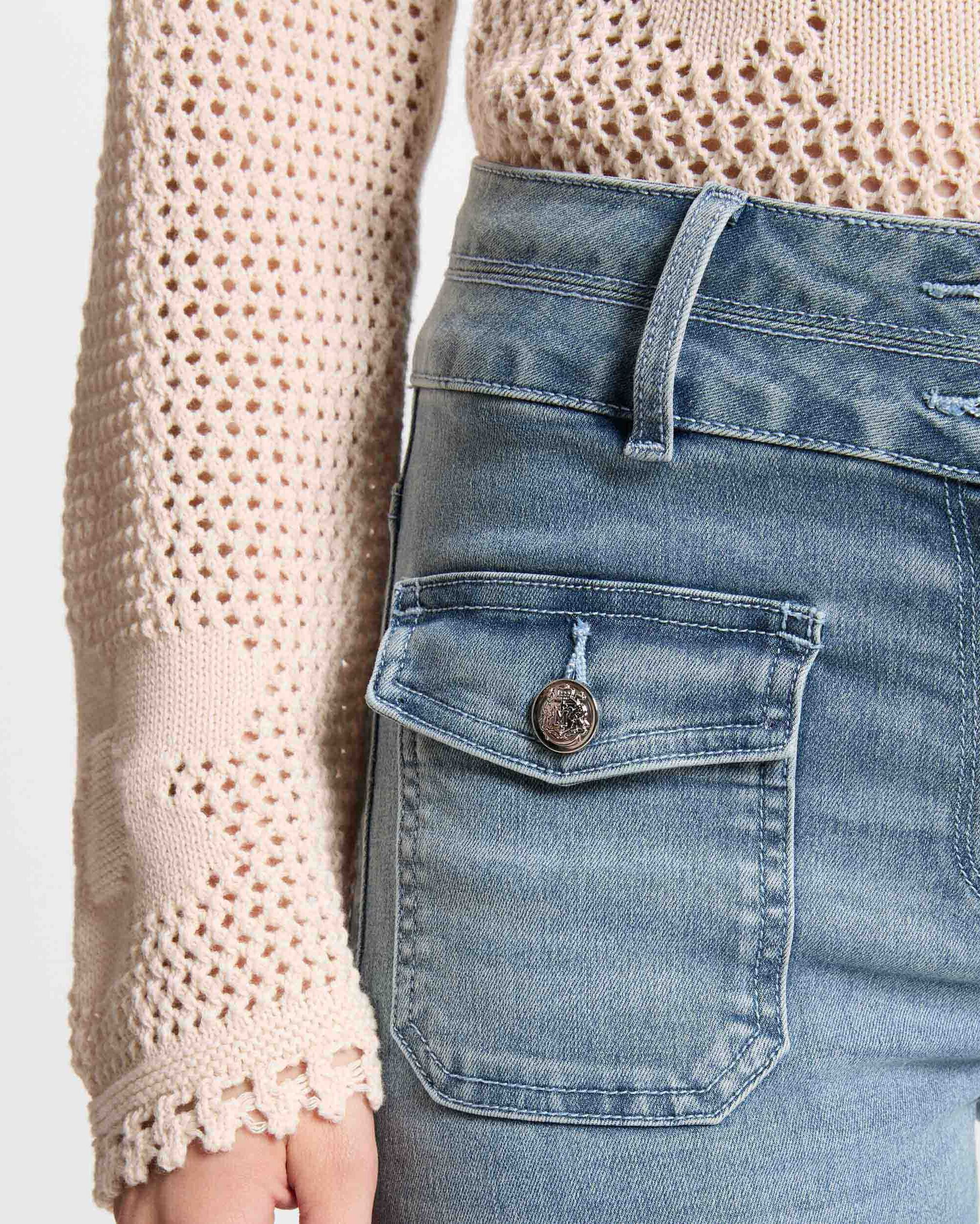 Jeans com Corte a Direito Bootcut de Cintura Subida com Bolsos de Aba Azul denim-5