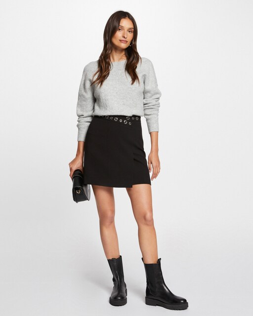 Imagem 0 de Saia Curta com Detalhes de Ilhós