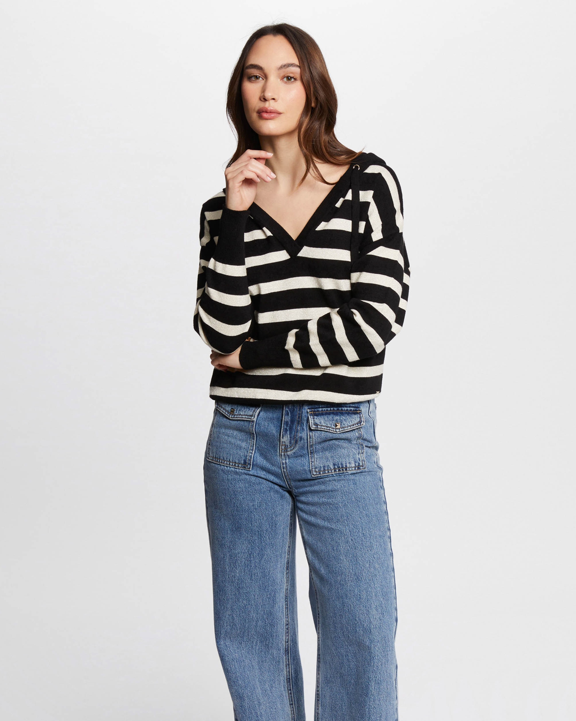 Camisola com Decote em V e Capuz Preto / Branco-1