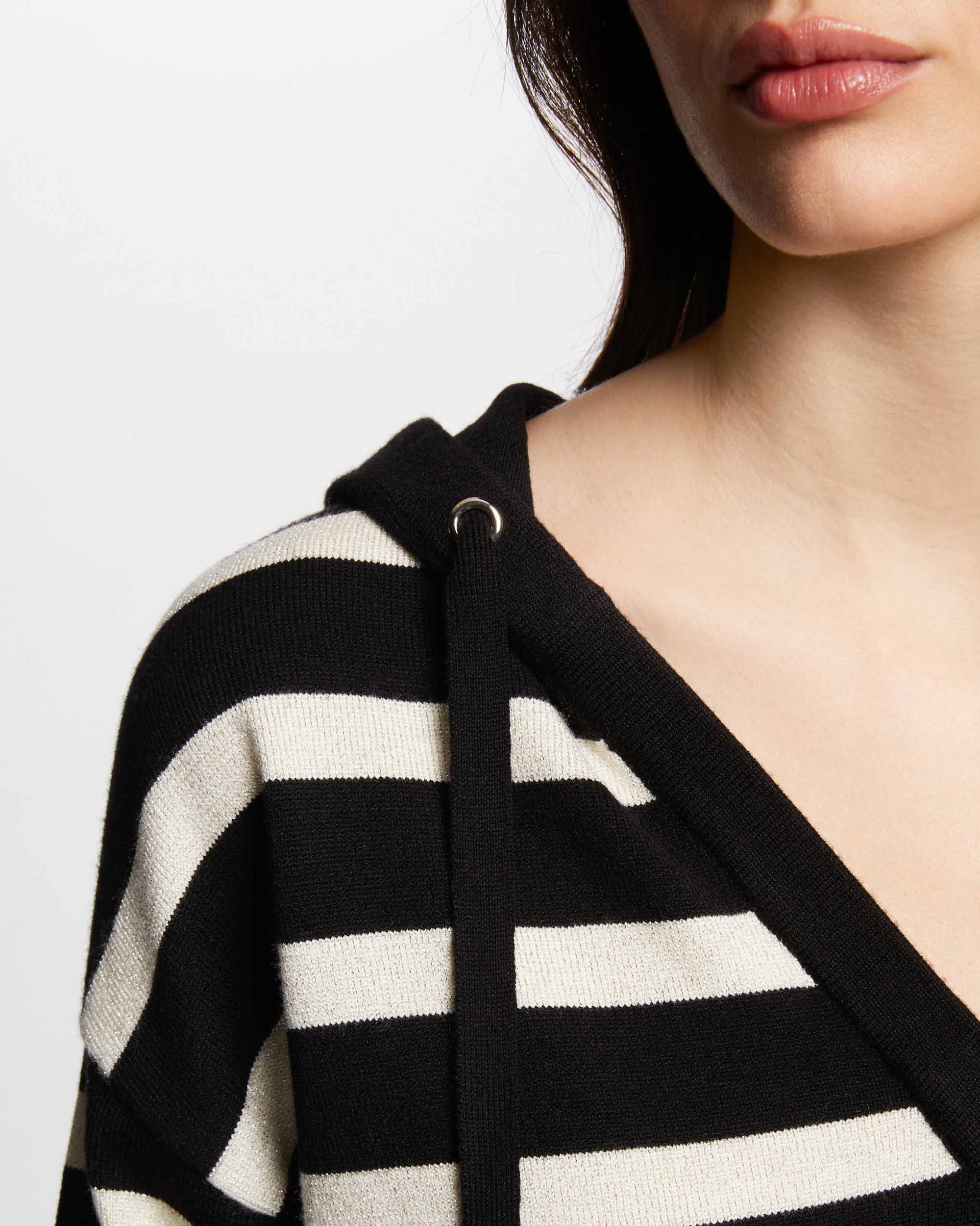 Camisola com Decote em V e Capuz Preto / Branco-5