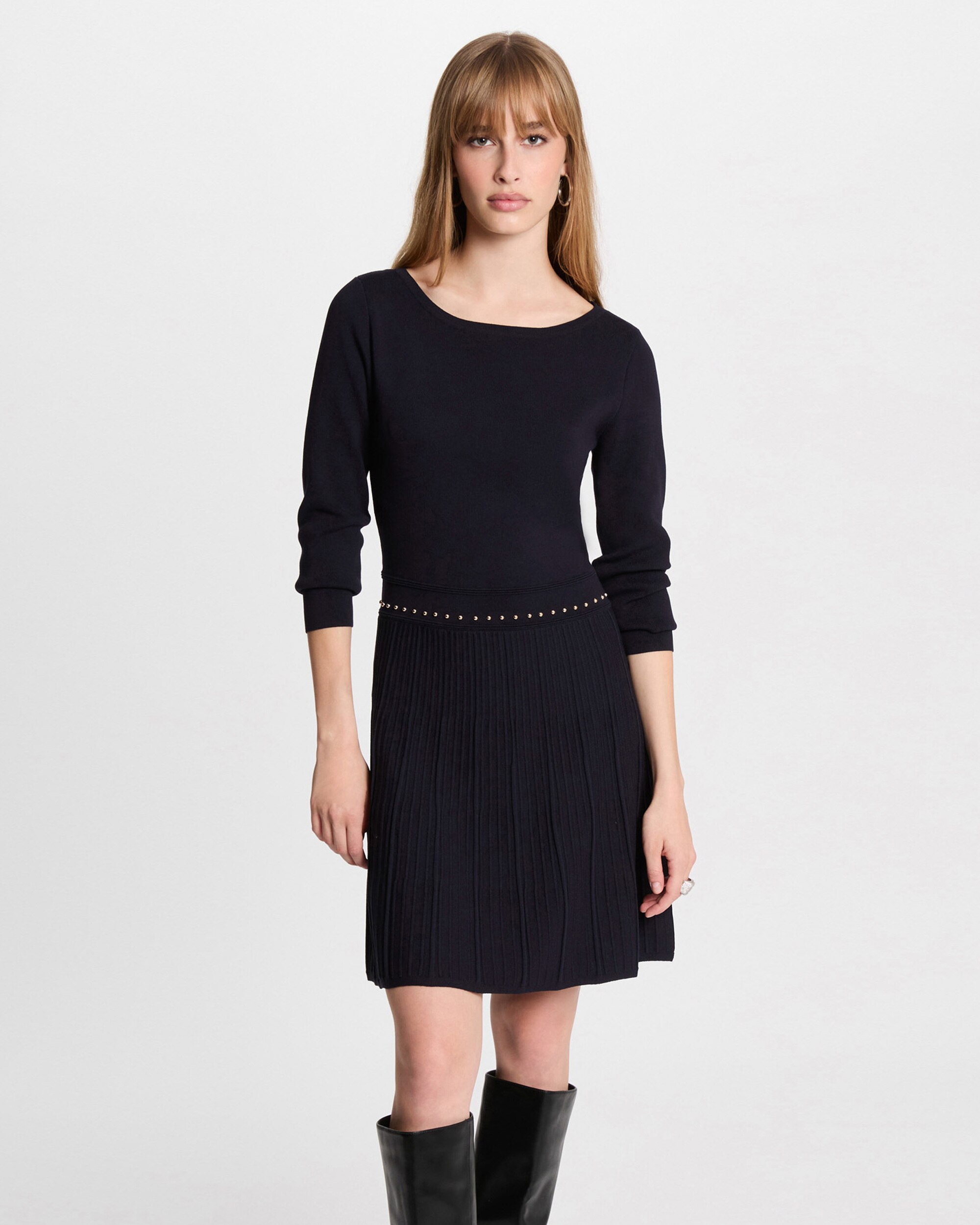 Vestido de Malha Curto Evasé Preto-3